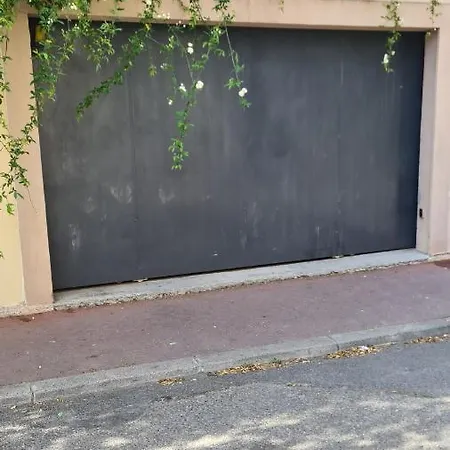 Indépendante Avec 1 Et 1 Bureau Couette-café Montpellier