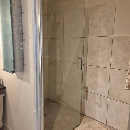 Bed & Breakfast Independante Avec 1 Et 1 Bureau 3*